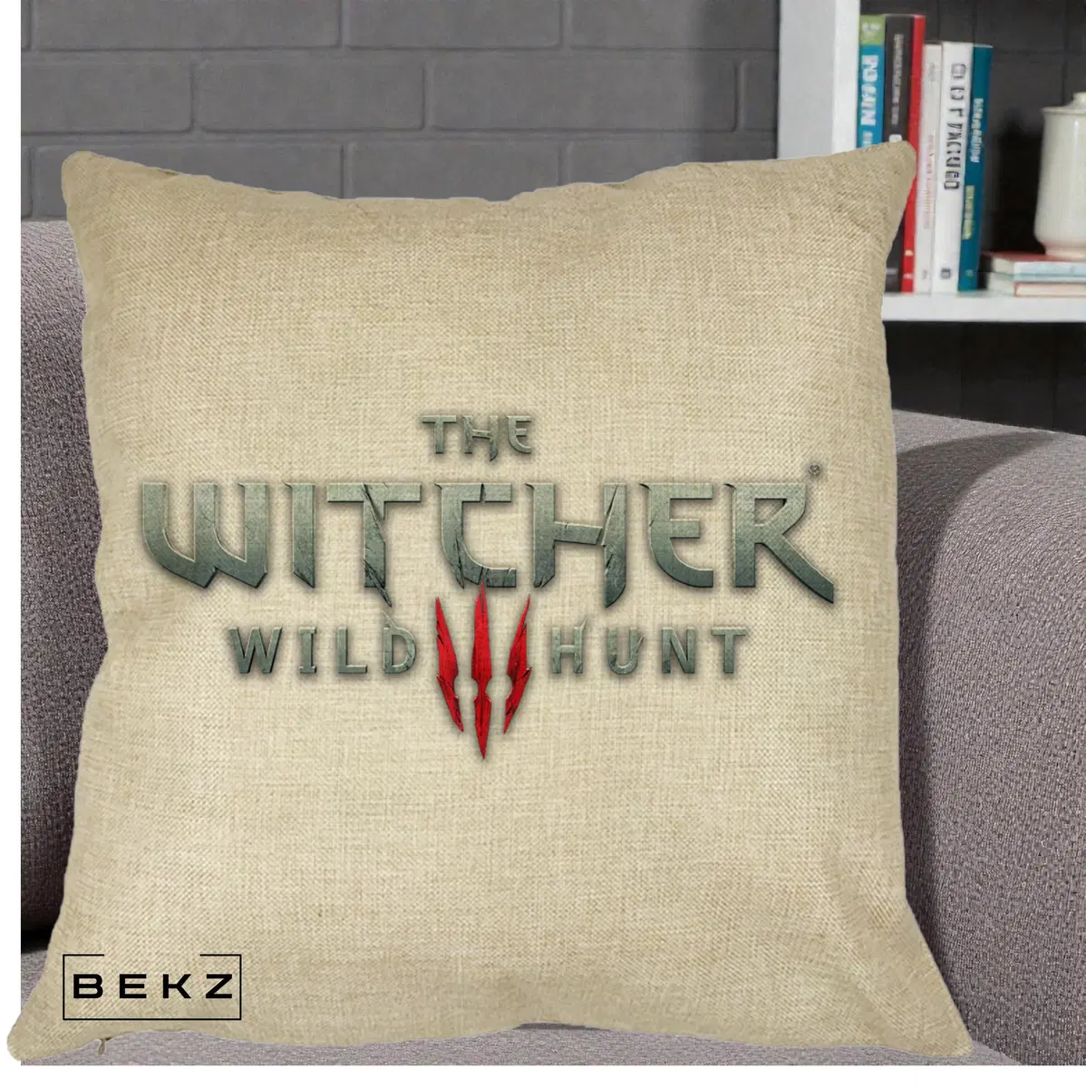 Perna Decorativa The Witcher 3 Wild Hunt Logo, 40x40 cm, Crem, Husa Detasabila, Perna, BEKZ®
