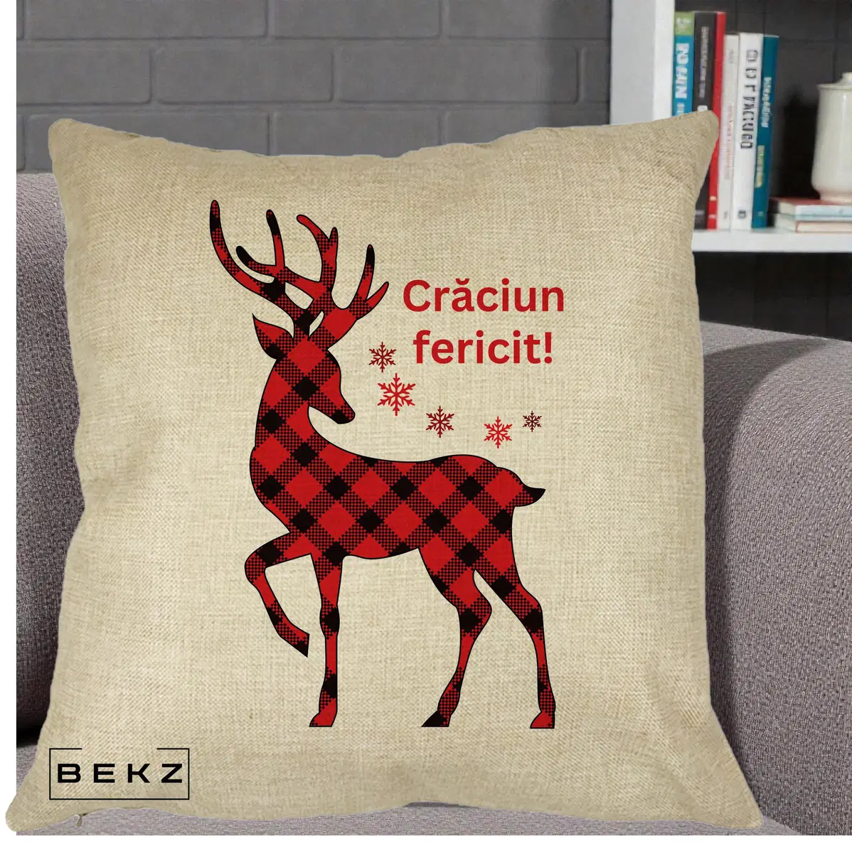 Perna Decorativa Ren Tartan Craciun Fericit, 40x40 cm, Crem, Husa Detasabila, Perna, BEKZ®