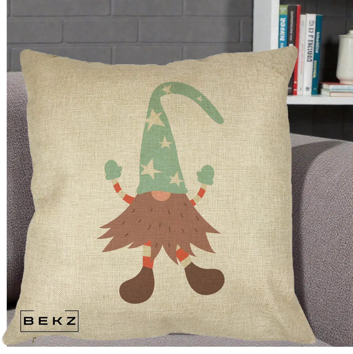 Perna Decorativa Pitic Gnom Nordic cu Cadou Menta, 40x40 cm, Crem, Husa Detasabila, Perna, BEKZ®