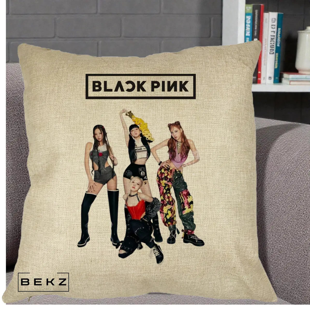 Perna Decorativa BLACKPINK Fotografie Grup Autografe Toate Membre, 40x40 cm, Crem, Husa Detasabila, Perna, BEKZ®
