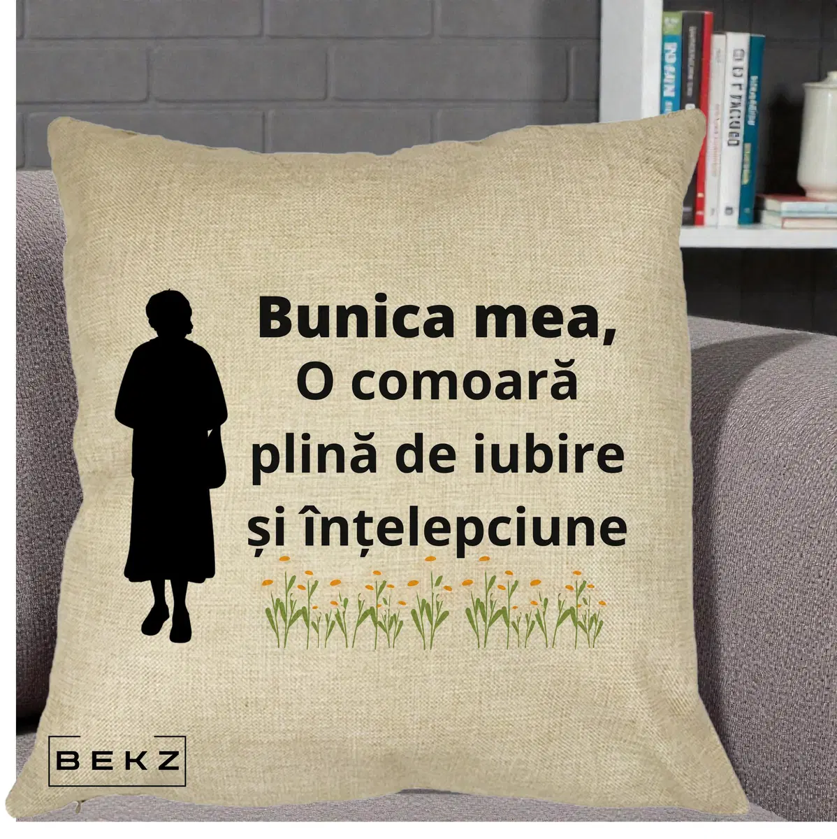 Perna Decorativa Bunica Mea Comoara Iubire Intelepciune Silueta cu Nepoata, 40x40 cm, Crem, Husa Detasabila, Perna, BEKZ®