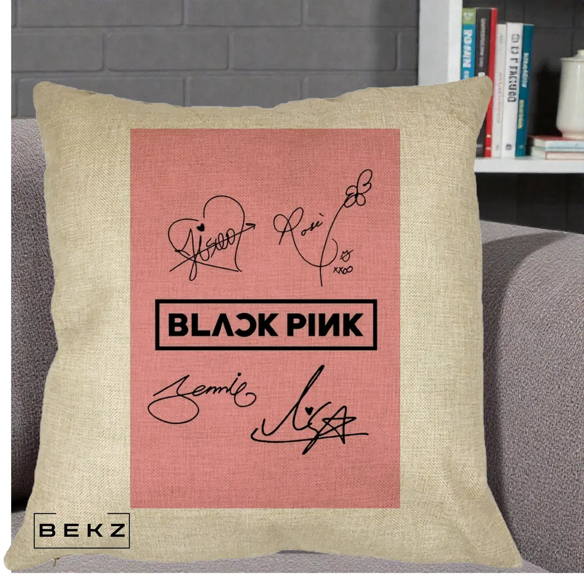 Perna Decorativa BLACKPINK Semnaturi Roz, 40x40 cm, Crem, Husa Detasabila, Perna, BEKZ®