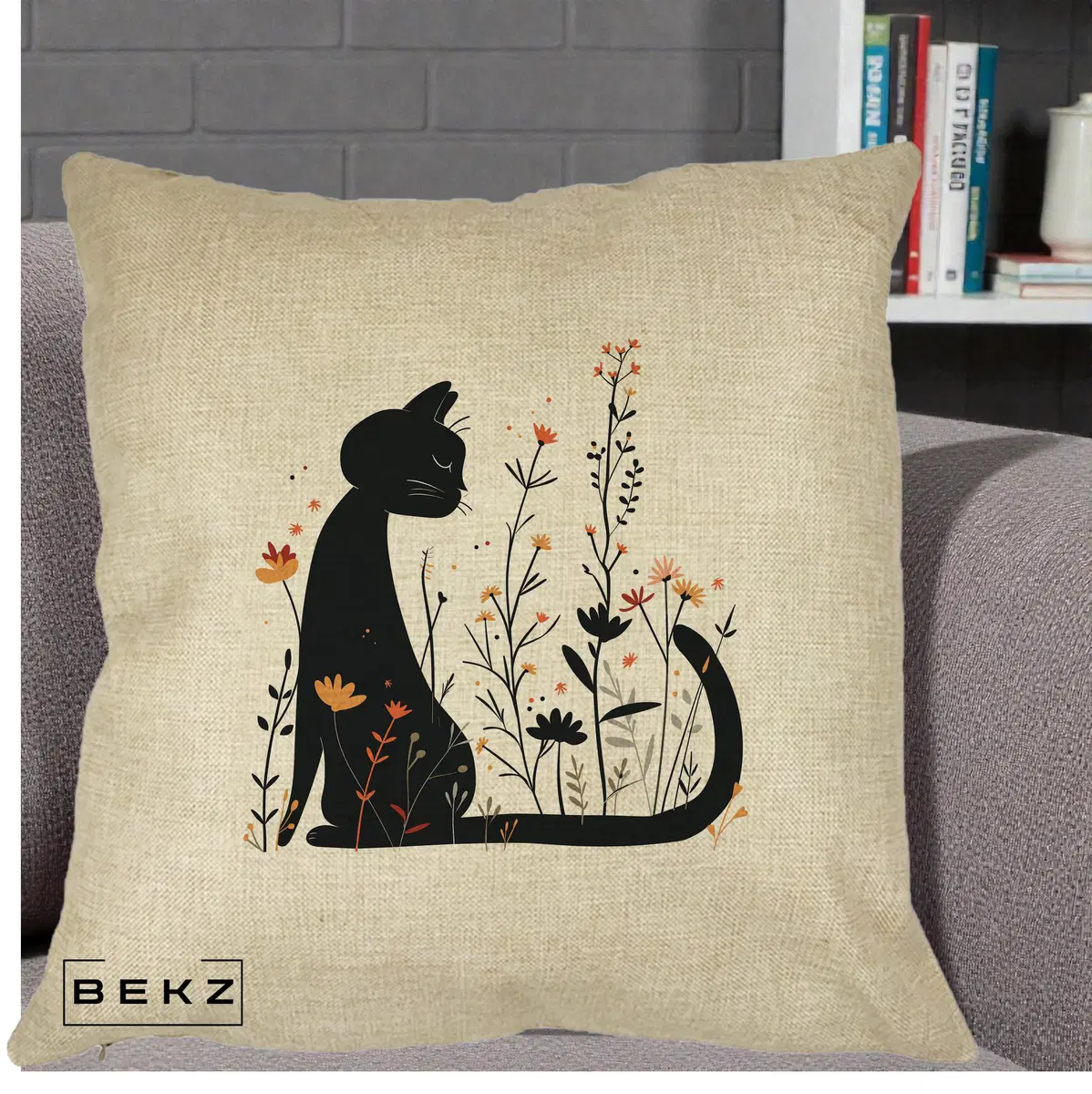 Perna Decorativa Pisica Neagra Flori Portocalii Silueta, 40x40 cm, Crem, Husa Detasabila, Perna, BEKZ®