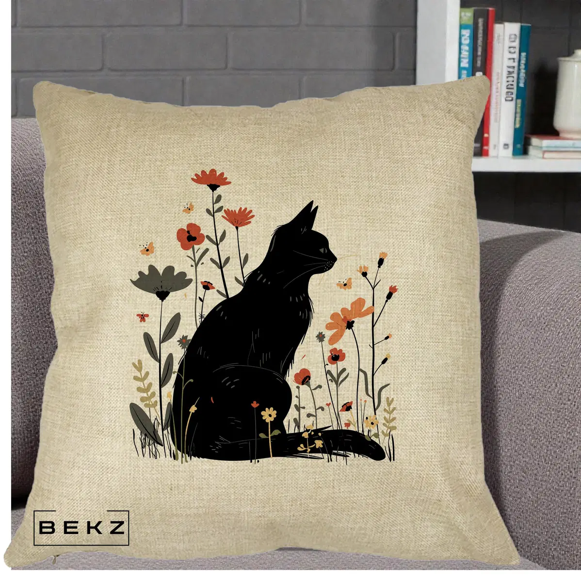 Perna Decorativa Pisica Neagra Profil Flori Portocalii, 40x40 cm, Crem, Husa Detasabila, Perna, BEKZ®