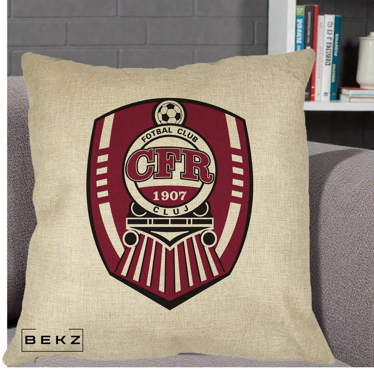 Perna Decorativa CFR Cluj Fotbal Club 1907, 40x40 cm, Crem, Husa Detasabila, Perna, BEKZ®