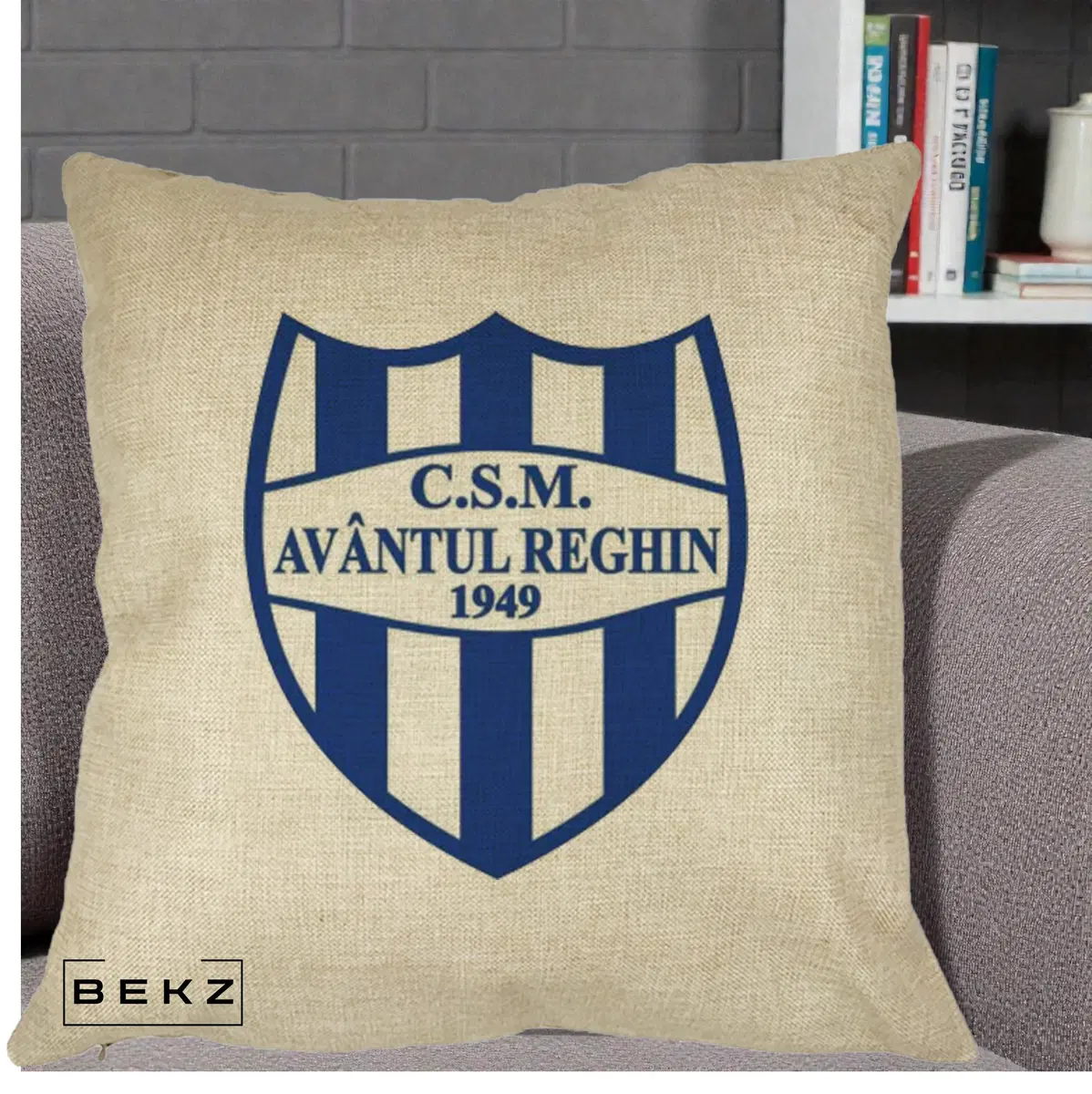 Perna Decorativa CSM Avantul Reghin 1949, 40x40 cm, Crem, Husa Detasabila, Perna, BEKZ®