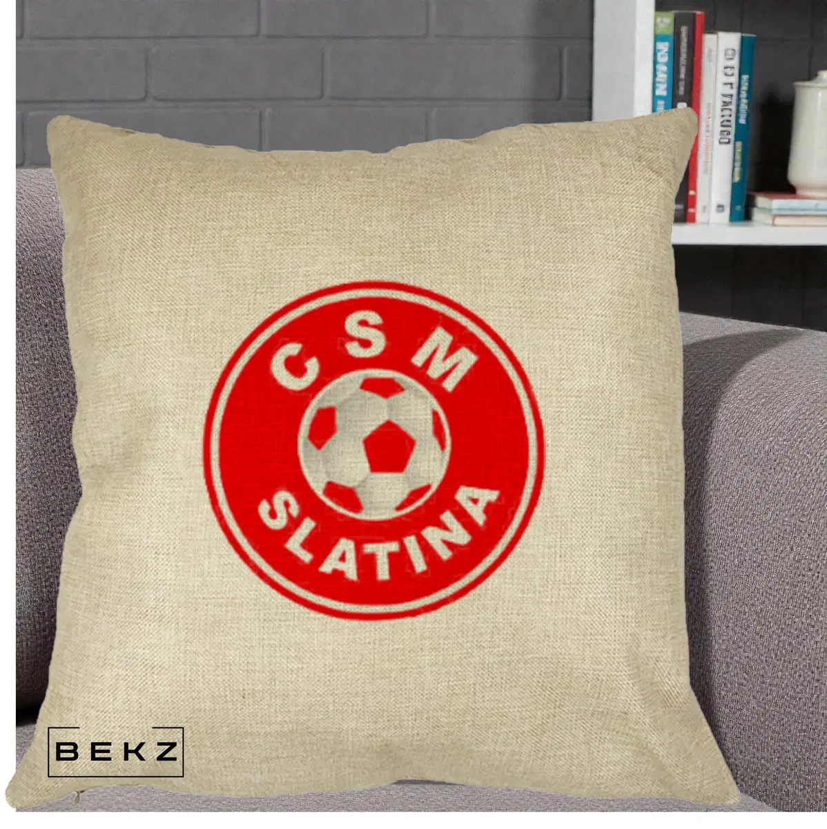 Perna Decorativa CSM Slatina Fotbal, 40x40 cm, Crem, Husa Detasabila, Perna, BEKZ®