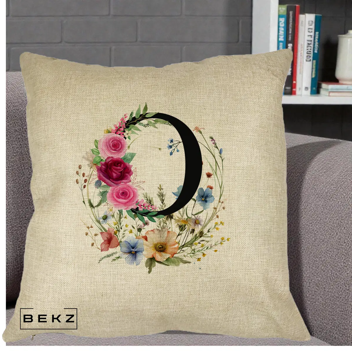 Perna Decorativa Monogram Litera O cu Flori Acuarela, 40x40 cm, Crem, Husa Detasabila, Perna, BEKZ®