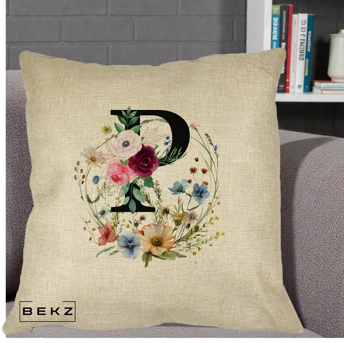 Perna Decorativa Monogram Litera P cu Flori Acuarela, 40x40 cm, Crem, Husa Detasabila, Perna, BEKZ®