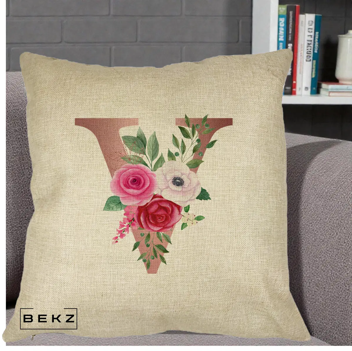 Perna Decorativa Monograma Rose Gold Litera V, 40x40 cm, Crem, Husa Detasabila, Perna, BEKZ®