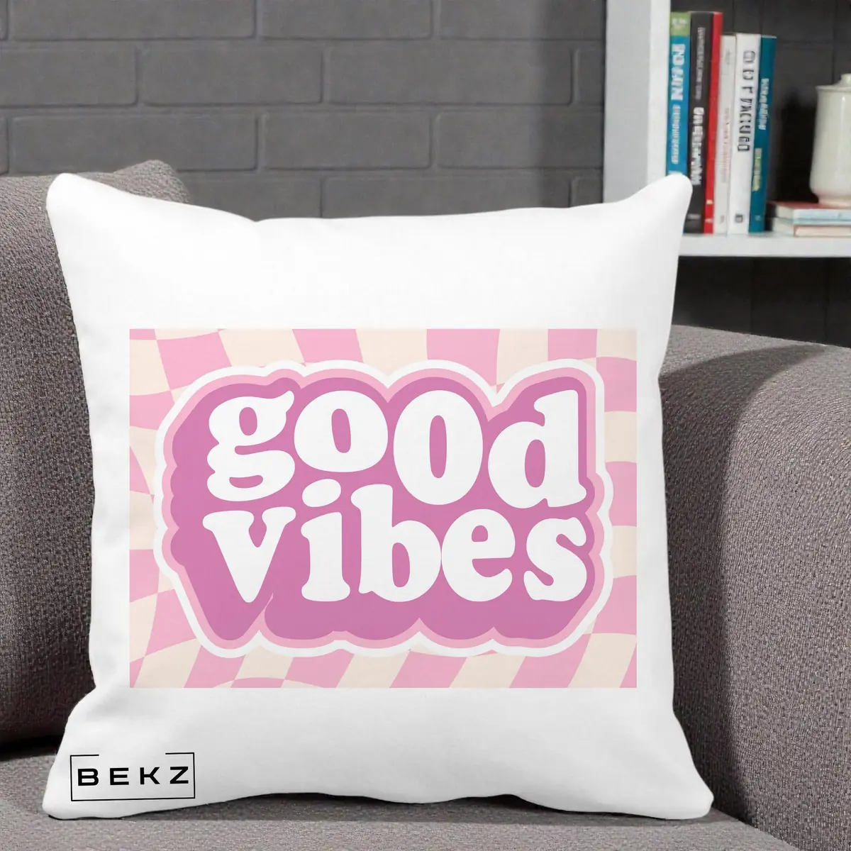 Perna Decorativa Good Vibes Retro Roz, 40x40 cm, Alba Mata, Husa Detasabila, Perna, BEKZ®