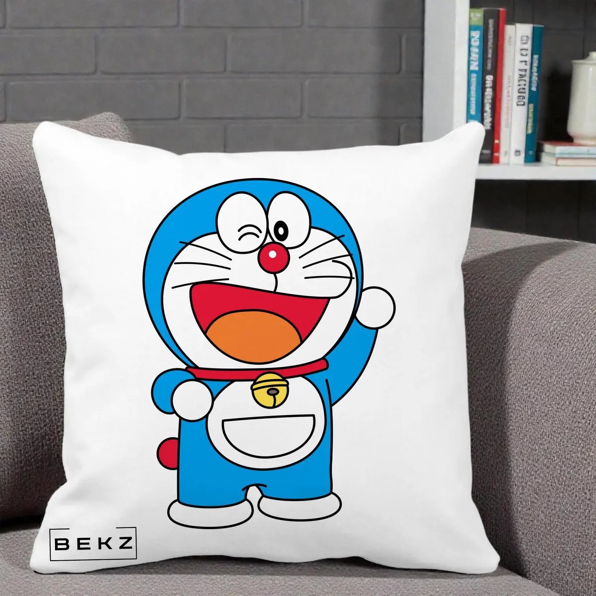 Perna Decorativa Doraemon Salutand, 40x40 cm, Alba Mata, Husa Detasabila, Perna, BEKZ®