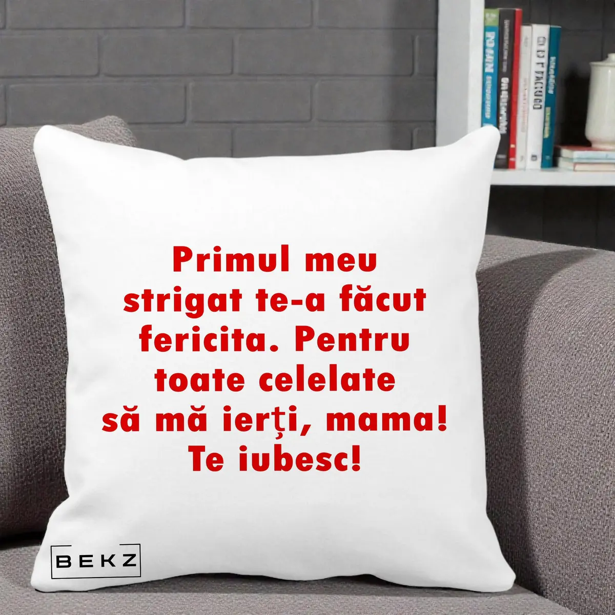 Perna Decorativa Primul Strigat Mama, 40x40 cm, Alba Mata, Husa Detasabila, Perna, BEKZ®