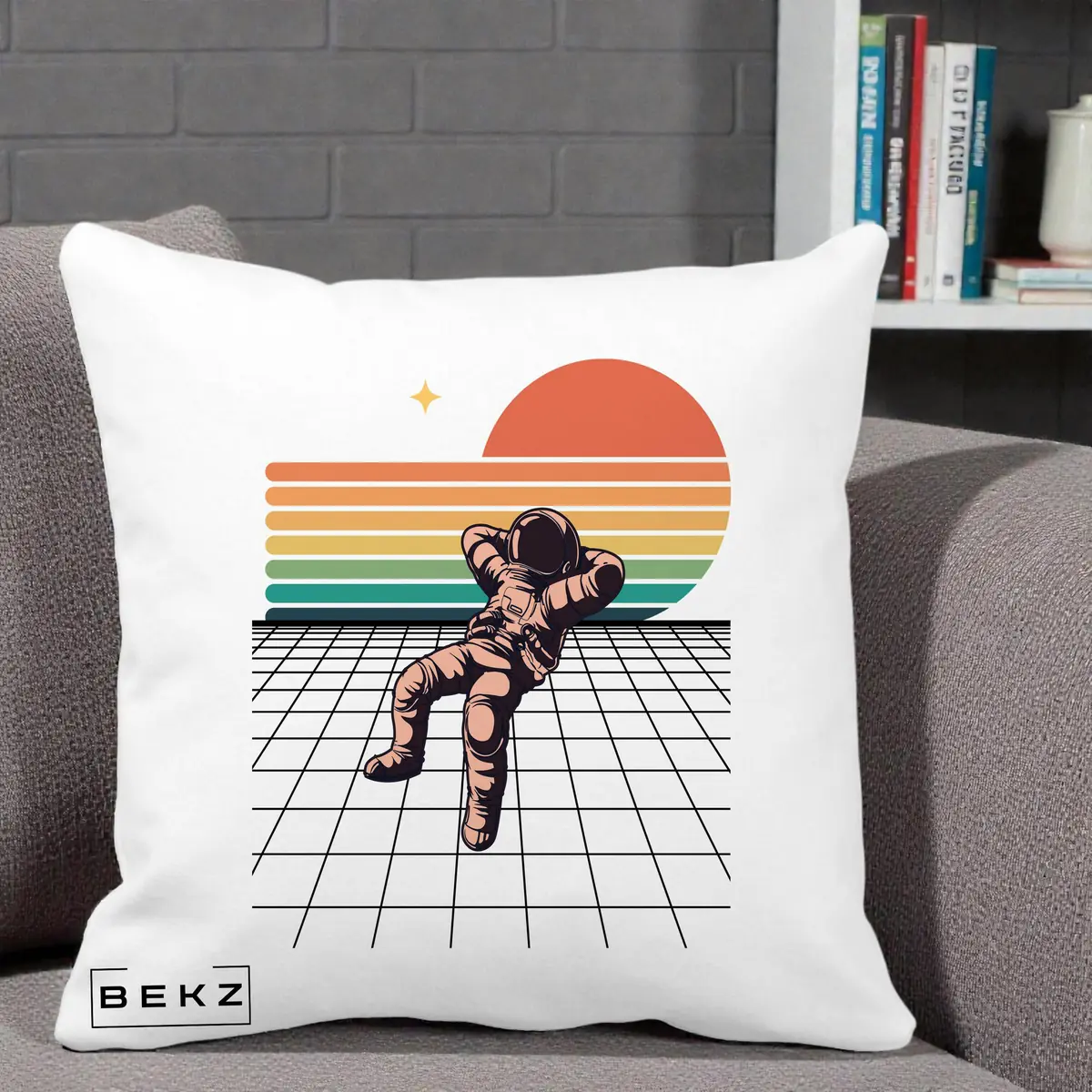 Perna Decorativa Astronaut Retro Space, 40x40 cm, Alba Mata, Husa Detasabila, Perna, BEKZ®