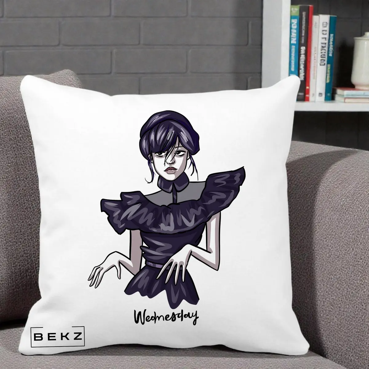 Perna Decorativa Wednesday Addams Dans Gotic, 40x40 cm, Alba Mata, Husa Detasabila, Perna, BEKZ®