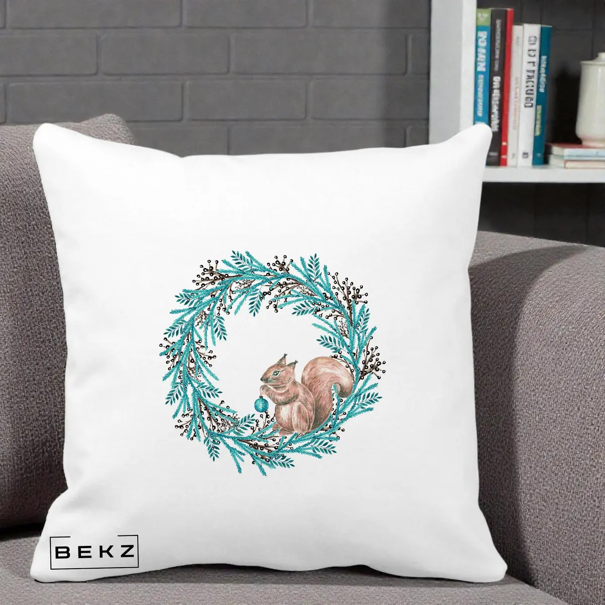 Perna Decorativa Coroana Turcoaz cu Veverita, 40x40 cm, Alba Mata, Husa Detasabila, Perna, BEKZ®