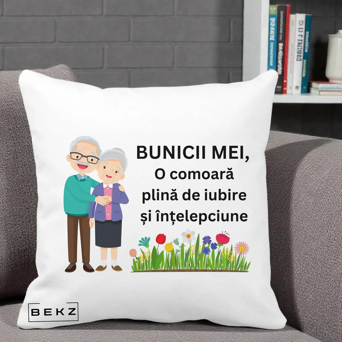 Perna Decorativa Bunicii Mei Comoara Cuplu Senior cu Flori Colorat, 40x40 cm, Alba Mata, Husa Detasabila, Perna, BEKZ®