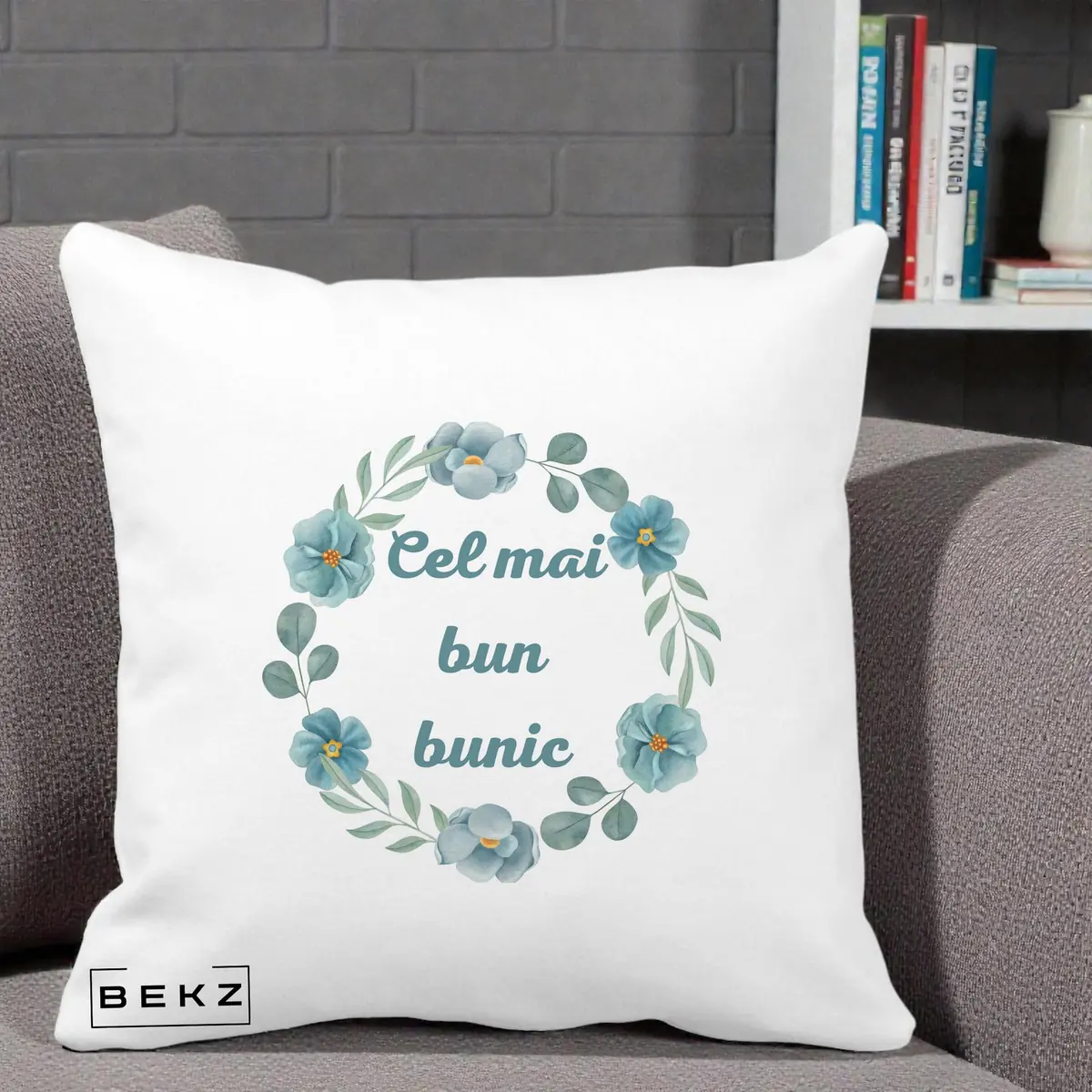 Perna Decorativa Cel Mai Bun Bunic Coronita Flori Albastre Teal, 40x40 cm, Alba Mata, Husa Detasabila, Perna, BEKZ®