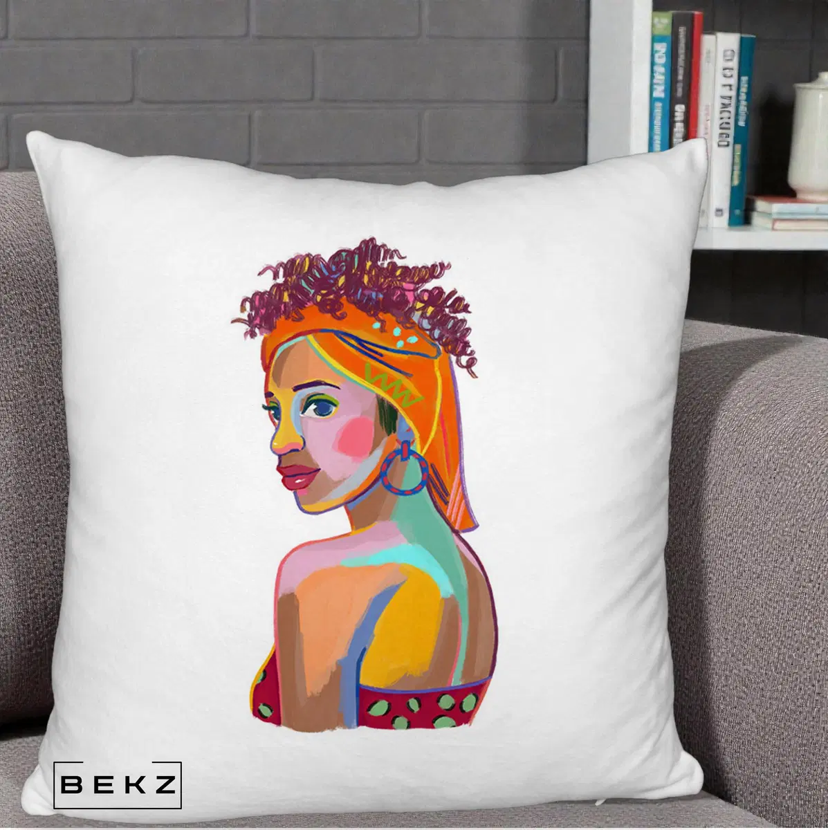 Perna Decorativa Portret Femeie Colorat Pop Art, 40x40 cm, Alb Pufos, Husa Detasabila, Perna, BEKZ®