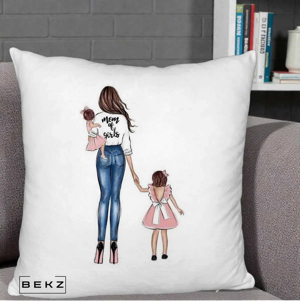Perna Decorativa Mom of Girls Mama cu Fetele, 40x40 cm, Alb Pufos, Husa Detasabila, Perna, BEKZ®