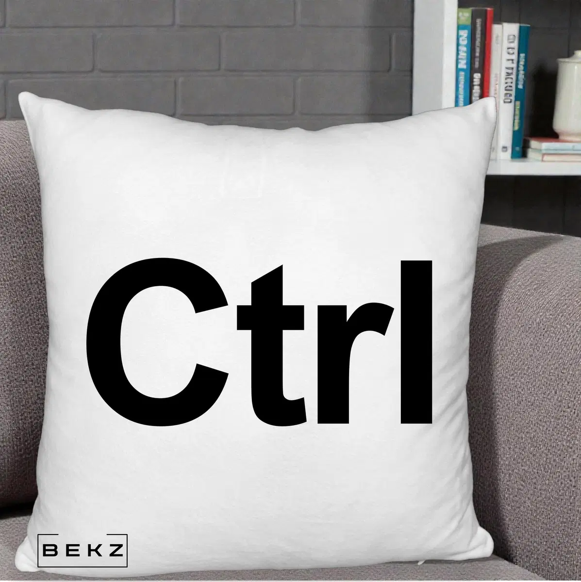 Perna Decorativa Tasta Ctrl Tipografie Bold, 40x40 cm, Alb Pufos, Husa Detasabila, Perna, BEKZ®