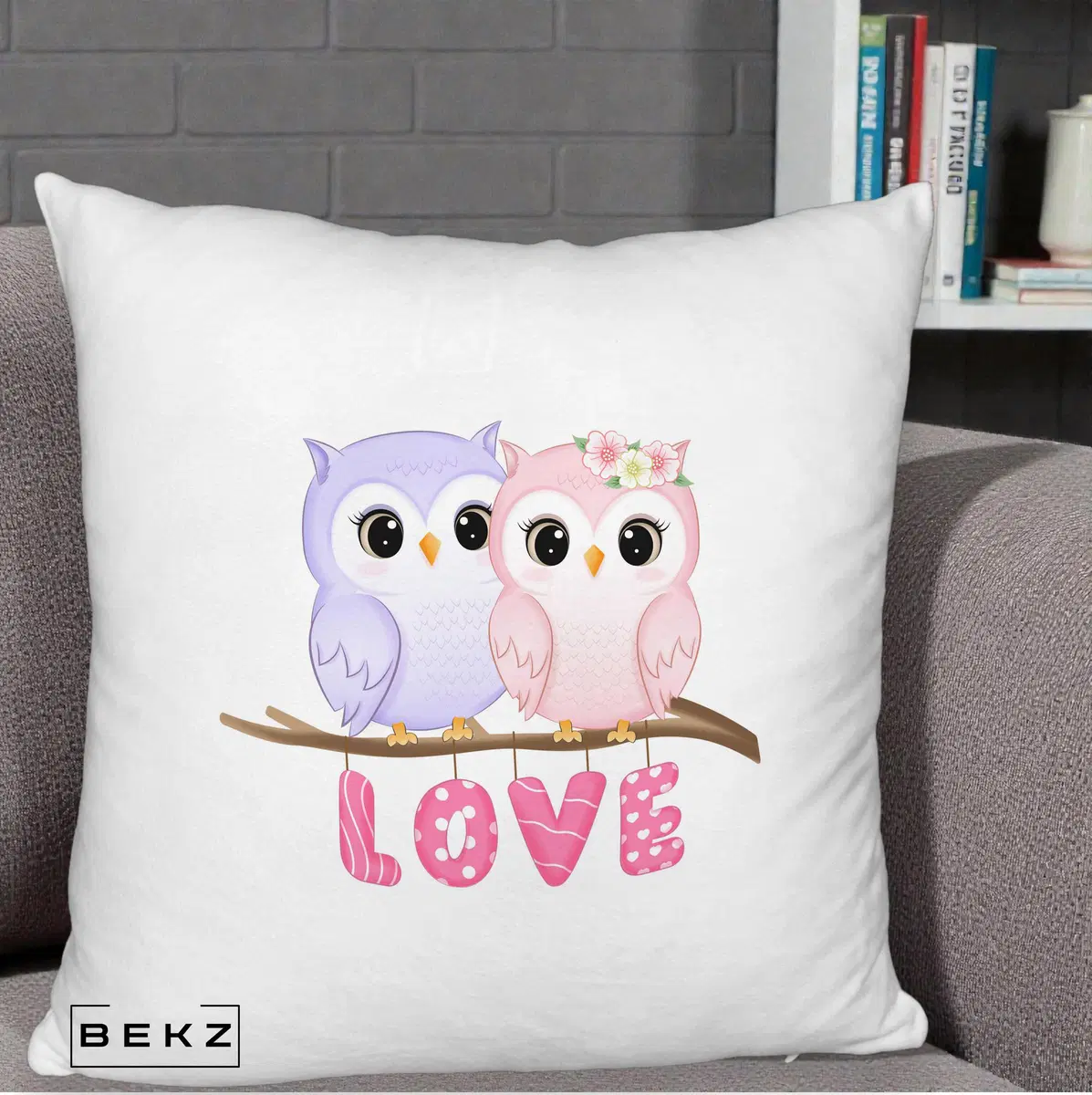 Perna Decorativa Love Bufnite Indragostite pe Crenguta Roz si Mov, 40x40 cm, Alb Pufos, Husa Detasabila, Perna, BEKZ®