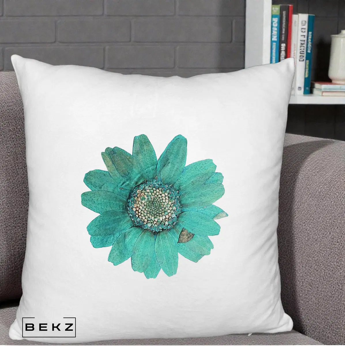 Perna Decorativa Abstract Acuarela Albastru-Mov cu Cercuri Aurii, 40x40 cm, Alb Pufos, Husa Detasabila, Perna, BEKZ®