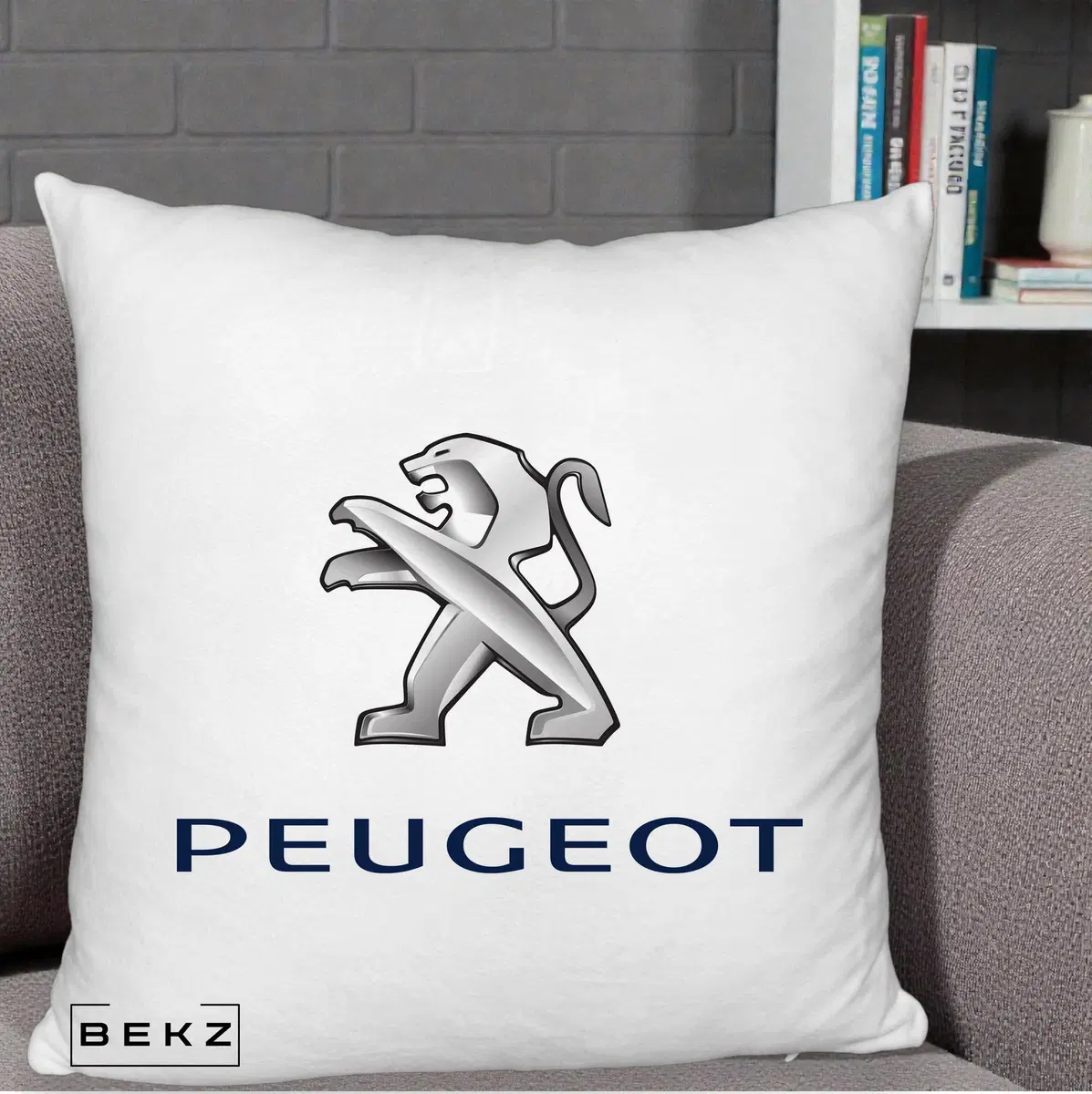 Perna Decorativa Logo Peugeot Leu Argintiu pe Fond alb pufos, 40x40 cm, Alb Pufos, Husa Detasabila, Perna, BEKZ®