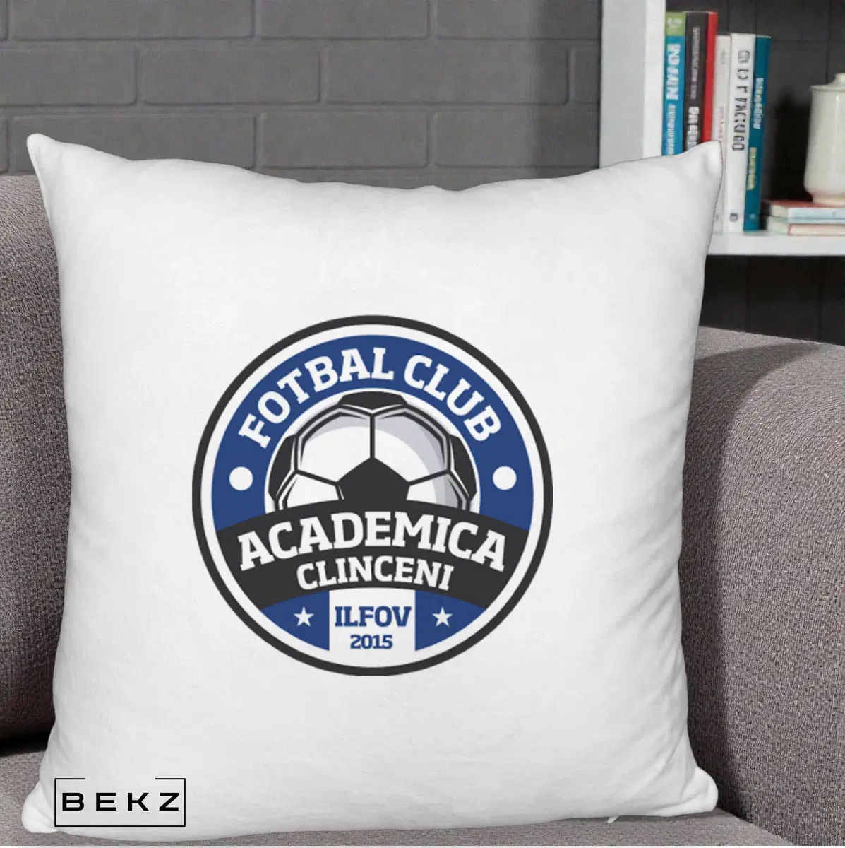Perna Decorativa Academica Clinceni Fotbal Club, 40x40 cm, Alb Pufos, Husa Detasabila, Perna, BEKZ®