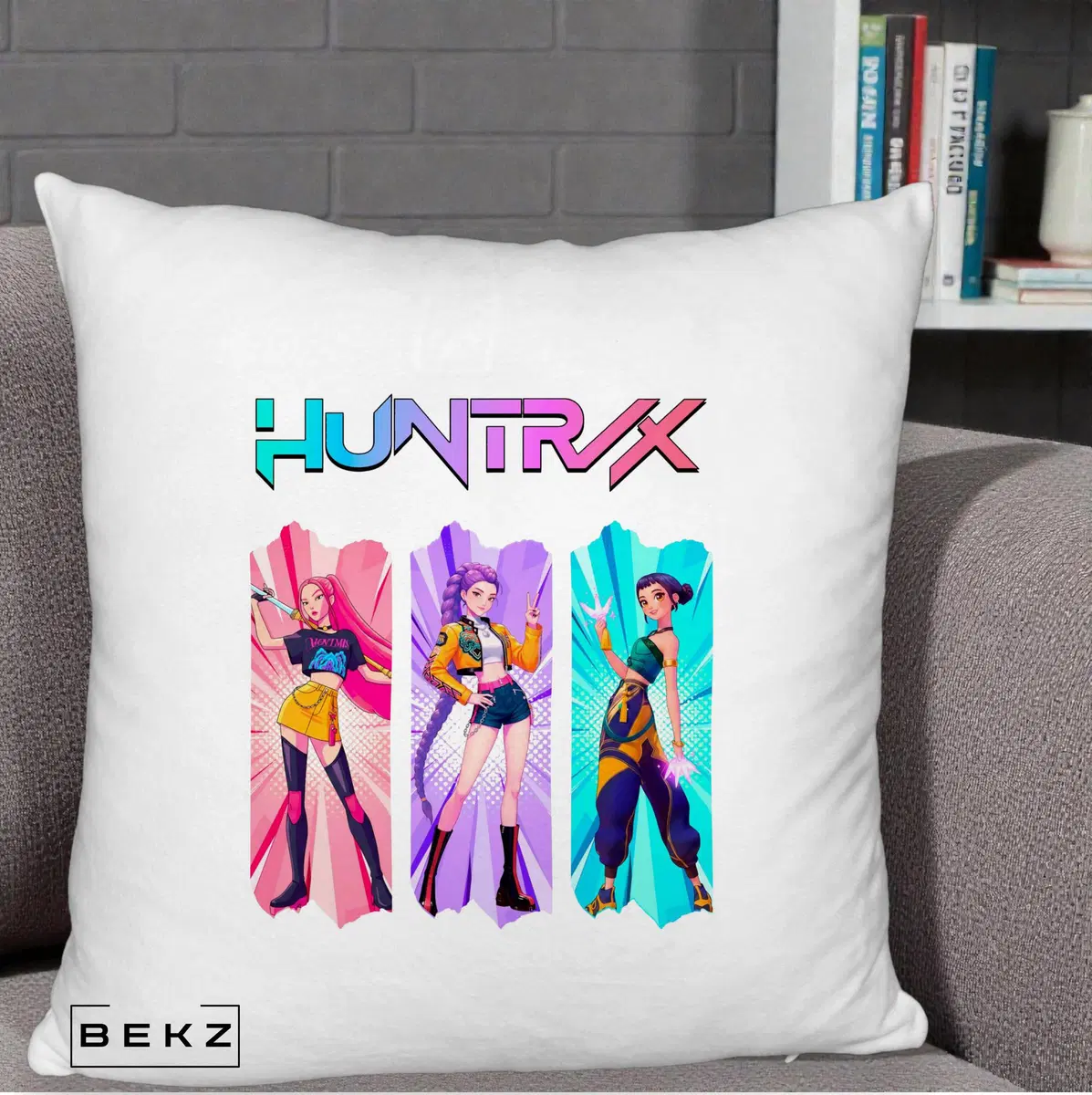 Perna Decorativa HUNTRX Trio cu Pisica in Benzi, 40x40 cm, Alb Pufos, Husa Detasabila, Perna, BEKZ®