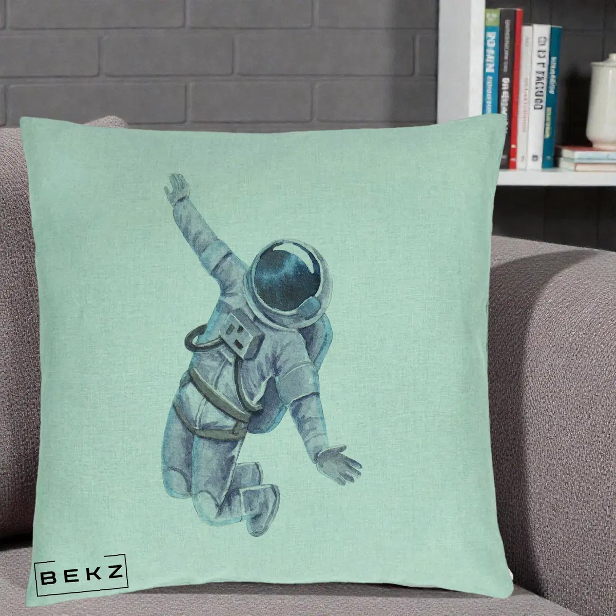 Perna Decorativa Astronaut Acuarela Zbor, 40x40 cm, Verde Menta, Husa Detasabila, Perna, BEKZ®
