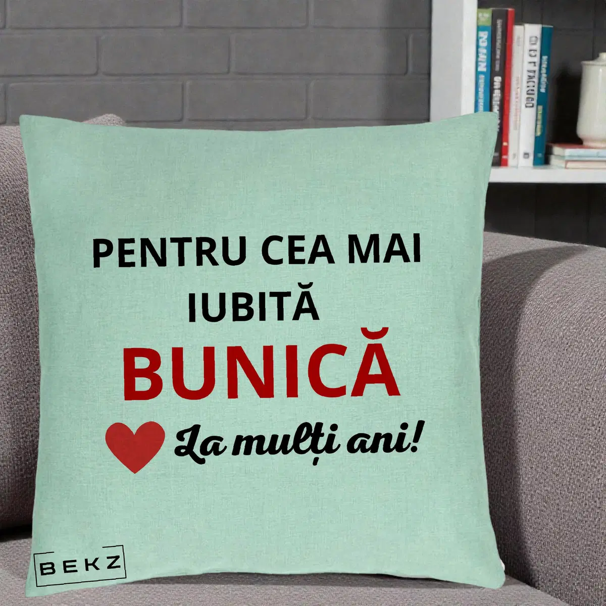Perna Decorativa Pentru Cea Mai Iubita Bunica La Multi Ani Rosu, 40x40 cm, Verde Menta, Husa Detasabila, Perna, BEKZ®