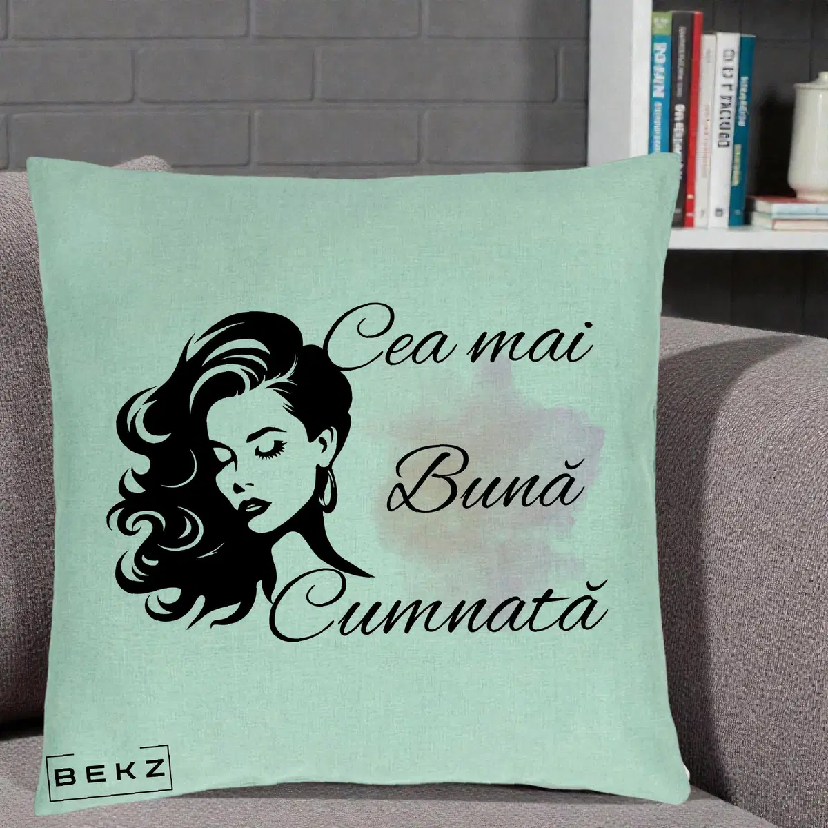 Perna Decorativa Cea mai Buna Cumnata cu Silueta Dama si Pete Roz, 40x40 cm, Verde Menta, Husa Detasabila, Perna, BEKZ®