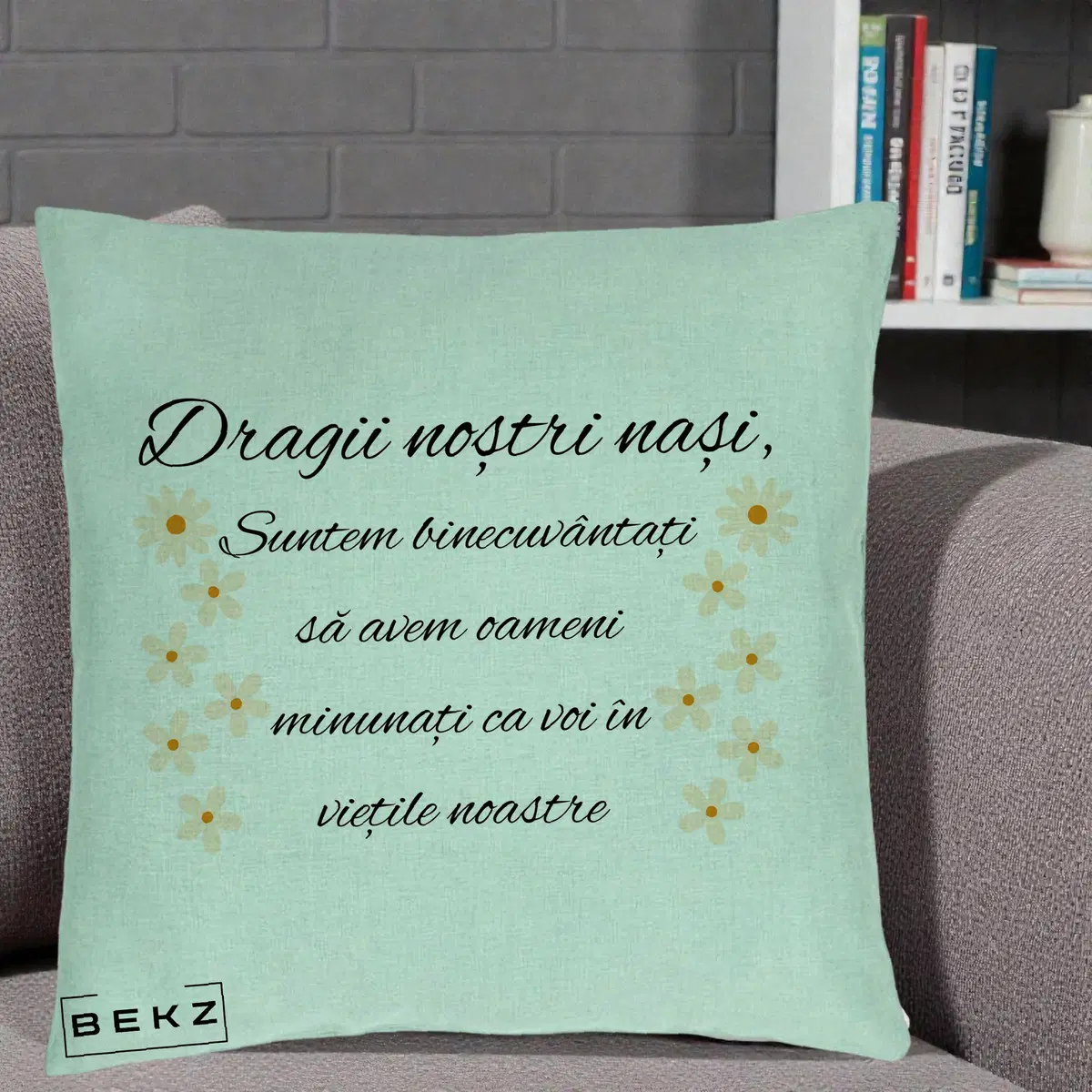 Perna Decorativa Dragii Nostri Nasi Suntem Binecuvantati cu Floricele, 40x40 cm, Verde Menta, Husa Detasabila, Perna, BEKZ®