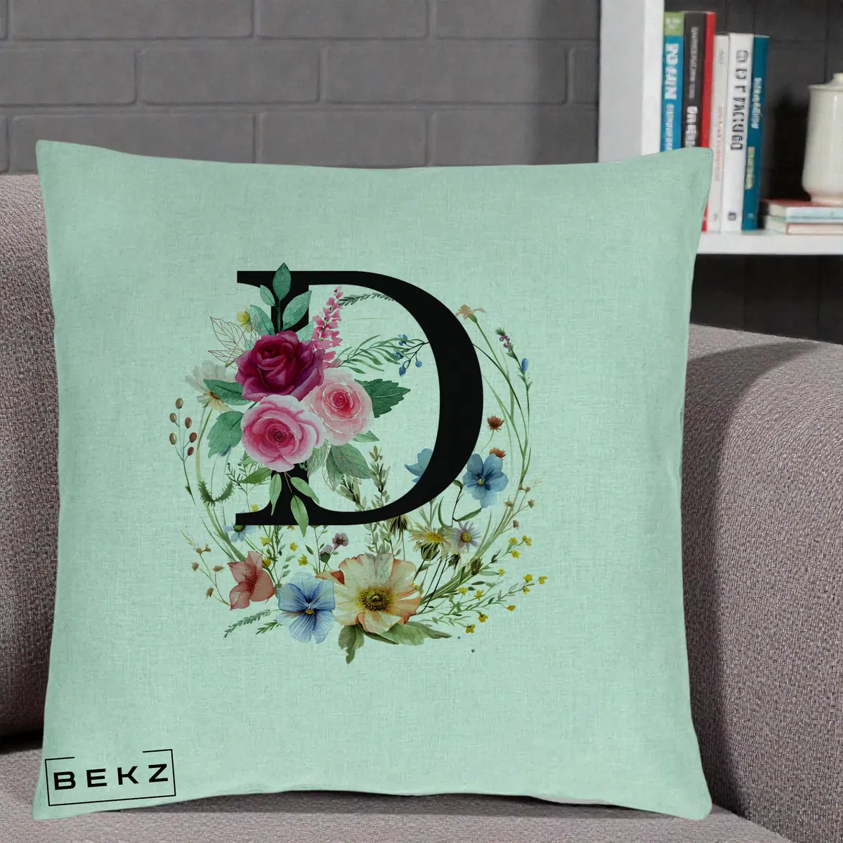 Perna Decorativa Monogram Litera D cu Flori Acuarela, 40x40 cm, Verde Menta, Husa Detasabila, Perna, BEKZ®