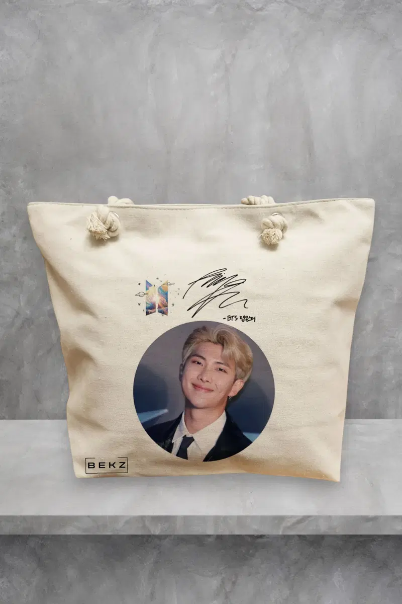 Geanta de Plaja Canvas Tote pentru femei, model BTS RM cu semnatura, 40x51 cm, Bej, BEKZ®