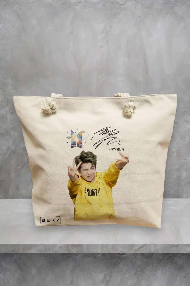 Geanta de Plaja Canvas Tote pentru femei, model BTS RM cu semnatura 2, 40x51 cm, Bej, BEKZ®