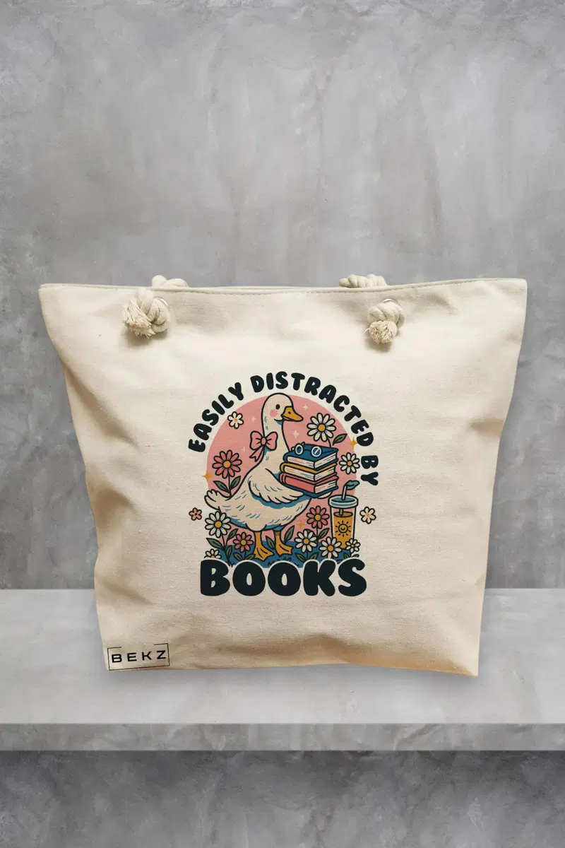 Geanta de Plaja Canvas Tote Bag pentru femei, model Distracted by Books, 40x51 cm, Bej, BEKZ®